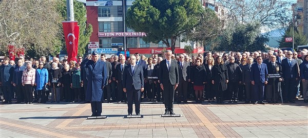 18 Mart Şehitler Günü Çelenk Sunma Programı Yapıldı.